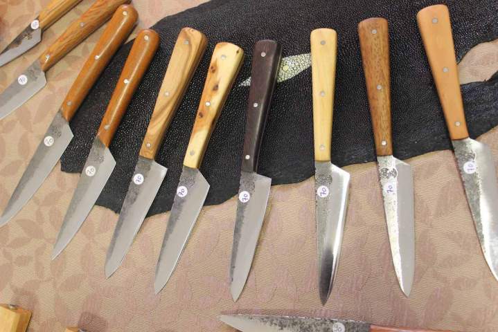 Production de couteaux forgés Lot